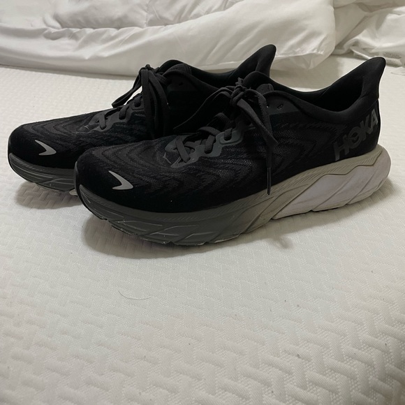 Women’s Arahi 6 Hoka Sneakers - Picture 1 of 11